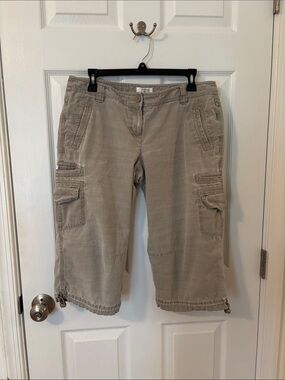 Ann Taylor Loft Cargo Capris, Size 8